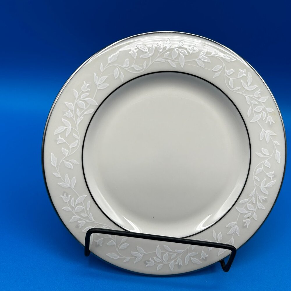 Lenox Ambassador Collection Linen Rose Bread and Butter Plates, 6 inch, Set of 7 - Picture 10 of 16